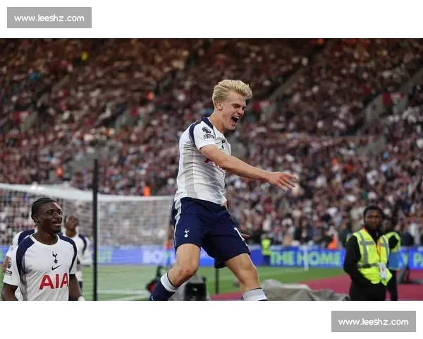 范德芬头球双响封神!热刺 3-0 破咒升前三